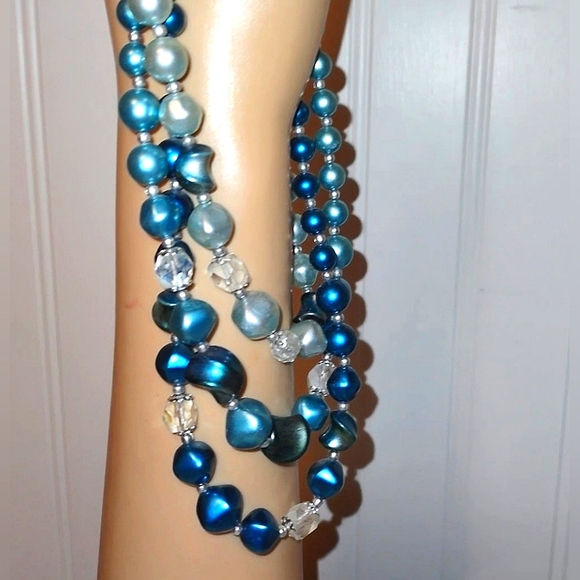 Gradient Shades of Blue Lustrous Pearlessence Beads Multi-strand Necklace - Picture 3 of 11